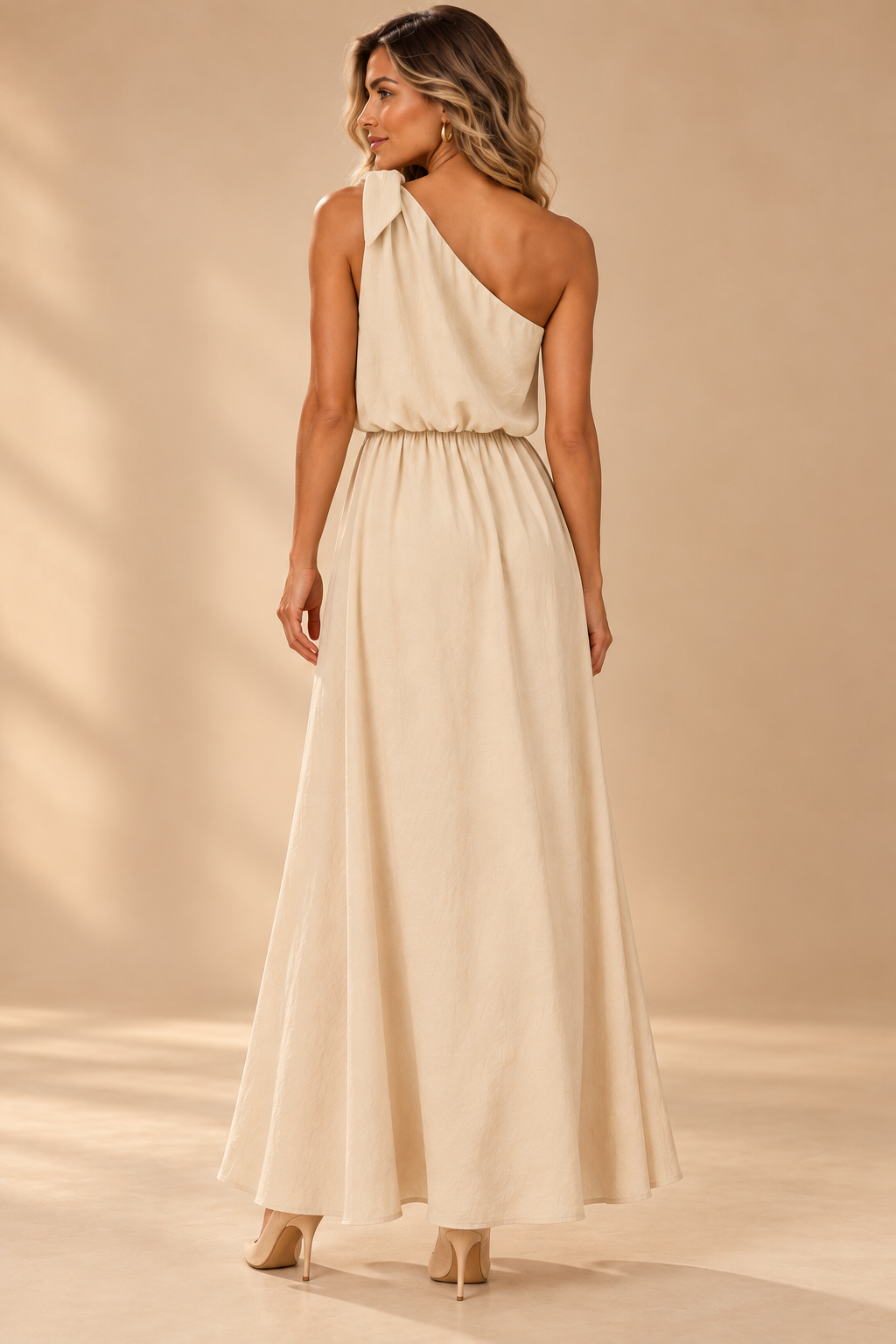 Sofia One-Shoulder Maxikleid – Champagne